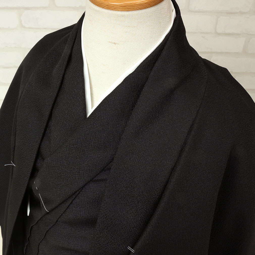 七五三のお参りに、男の子用の黒無地羽織袴セット