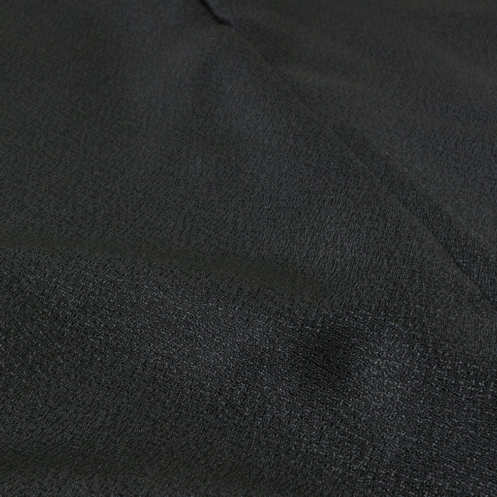 七五三のお参りに、男の子用の黒無地羽織袴セット