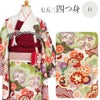 七五三のお参りを可愛く華やかに彩る四つ身着物
