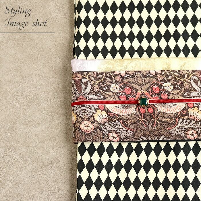 小紋紬カジュアル着物などのお着物に合わせたい、おしゃれ着を彩るジュエリーのような天然石帯留め。年中通して使えます。