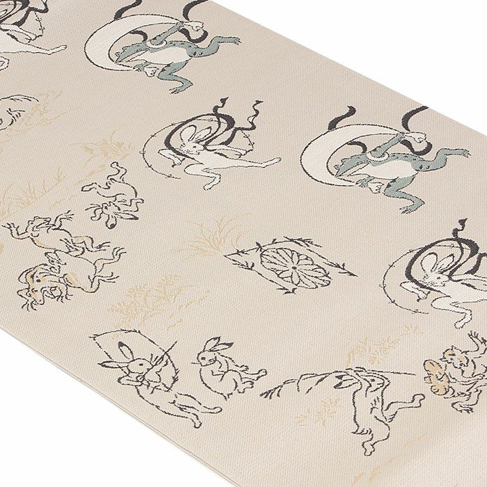 素敵な装い！西陣名古屋帯 綿芯手縫仕立付 「鳥獣人物戯画」薄グレー簡易包装 名古屋帯 ベージュ 鳥獣戯画 西陣織 田中伝 普段用 九寸 仕立て上がり