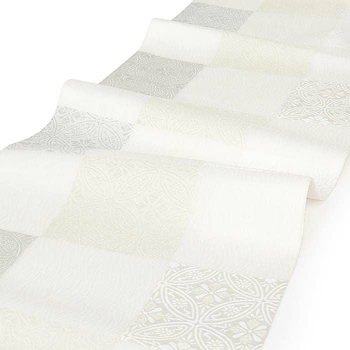 結婚式の黒留袖色留袖や訪問着に合わせたい仕立て上がり袋帯。入学式やお宮参り七五三参り等お子様の行事の礼装にも最適。フォーマルな着物を上品に装う袋帯。