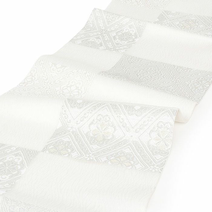 結婚式の黒留袖色留袖や訪問着に合わせたい仕立て上がり袋帯。入学式やお宮参り七五三参り等お子様の行事の礼装にも最適。フォーマルな着物を上品に装う袋帯。