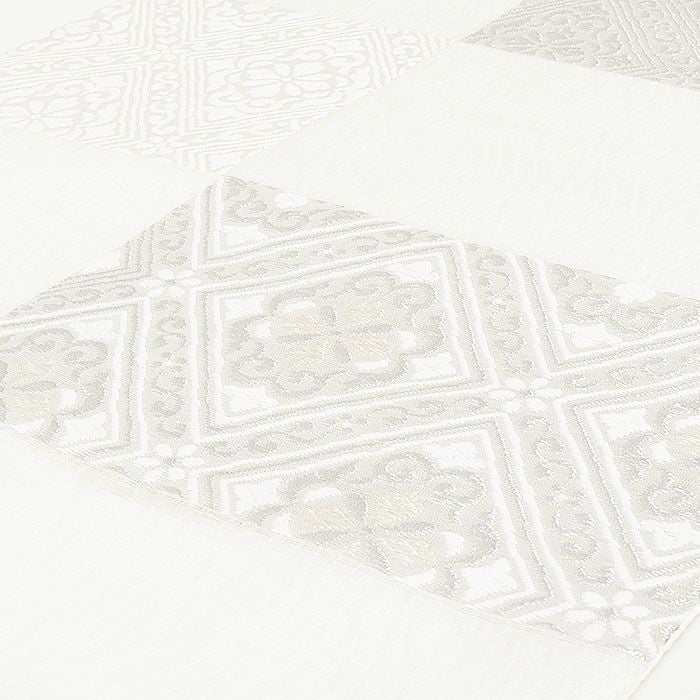 結婚式の黒留袖色留袖や訪問着に合わせたい仕立て上がり袋帯。入学式やお宮参り七五三参り等お子様の行事の礼装にも最適。フォーマルな着物を上品に装う袋帯。