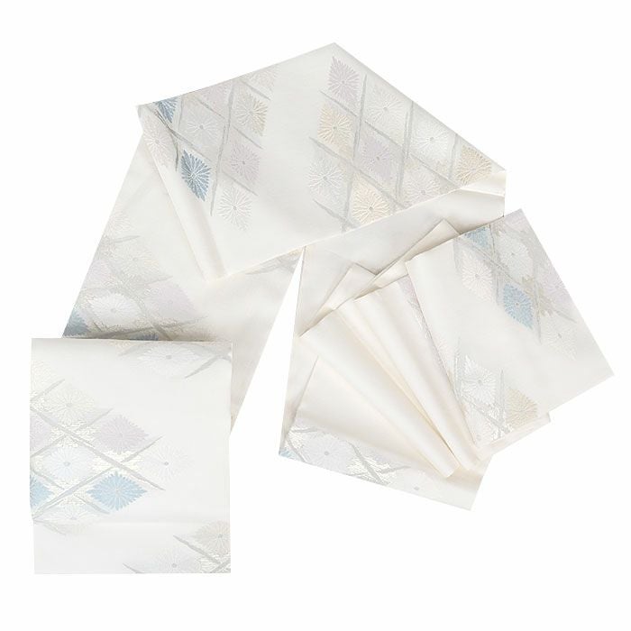 結婚式の黒留袖色留袖や訪問着に合わせたい仕立て上がり袋帯。入学式やお宮参り七五三参り等お子様の行事の礼装にも最適。フォーマルな着物を上品に装う袋帯。