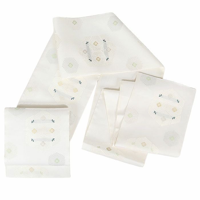 結婚式の黒留袖色留袖や訪問着に合わせたい仕立て上がり袋帯。入学式やお宮参り七五三参り等お子様の行事の礼装にも最適。フォーマルな着物を上品に装う袋帯。