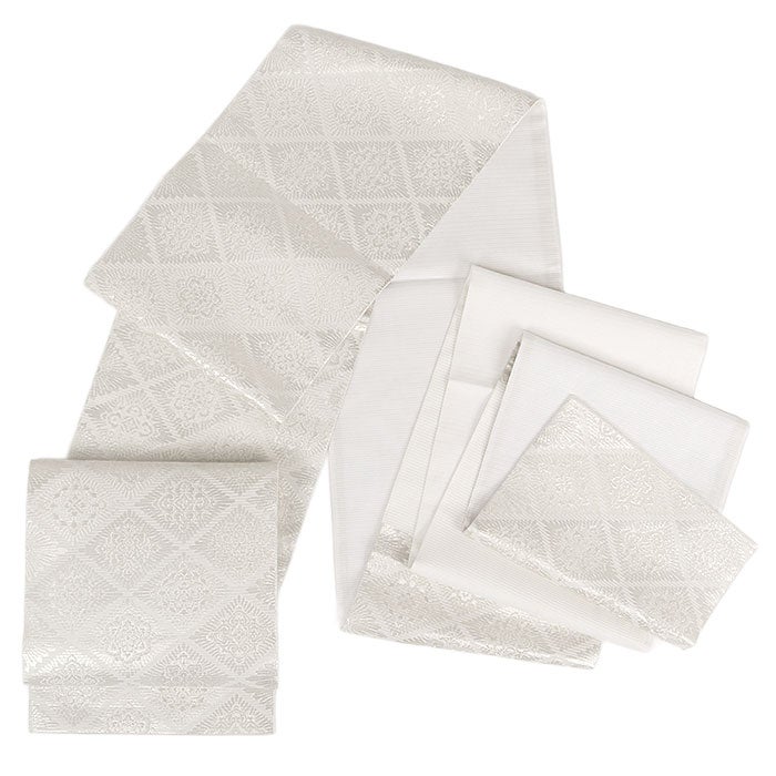 結婚式の黒留袖色留袖や訪問着に合わせたい仕立て上がり袋帯。入学式やお宮参り七五三参り等お子様の行事の礼装にも最適。フォーマルな着物を上品に装う袋帯。