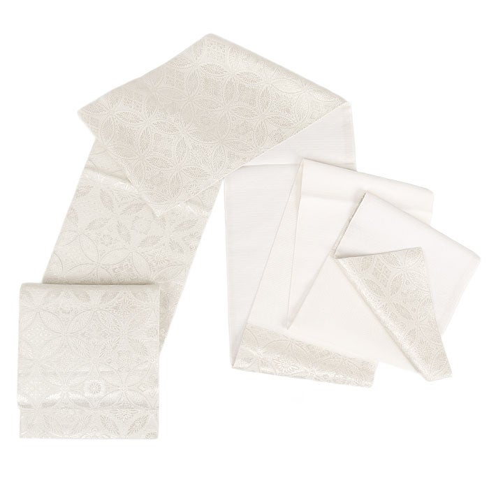 結婚式の黒留袖色留袖や訪問着に合わせたい仕立て上がり袋帯。入学式やお宮参り七五三参り等お子様の行事の礼装にも最適。フォーマルな着物を上品に装う袋帯。