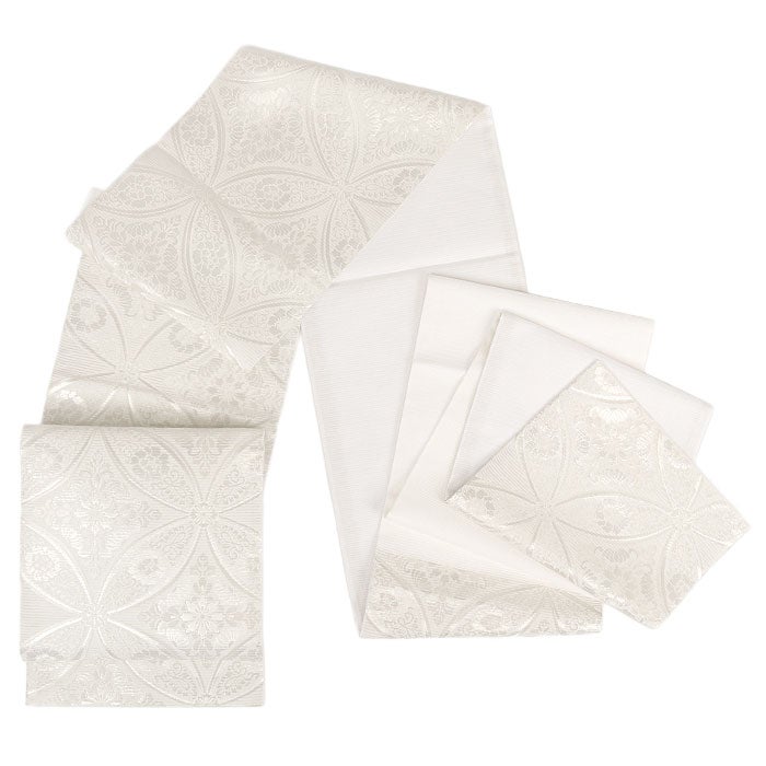 結婚式の黒留袖色留袖や訪問着に合わせたい仕立て上がり袋帯。入学式やお宮参り七五三参り等お子様の行事の礼装にも最適。フォーマルな着物を上品に装う袋帯。