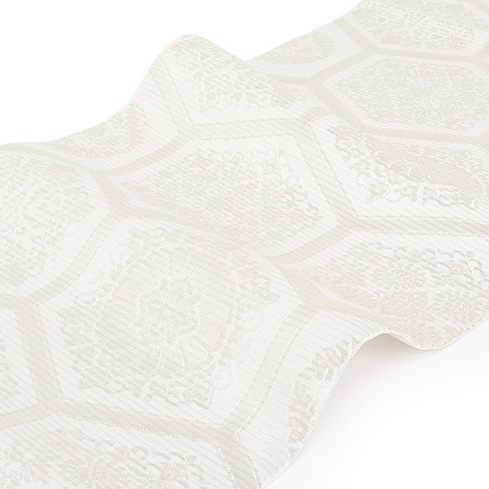 結婚式の黒留袖色留袖や訪問着に合わせたい仕立て上がり袋帯。入学式やお宮参り七五三参り等お子様の行事の礼装にも最適。フォーマルな着物を上品に装う袋帯。