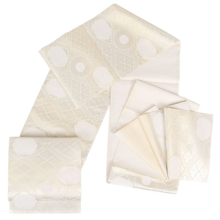 結婚式の黒留袖色留袖や訪問着に合わせたい仕立て上がり袋帯。入学式やお宮参り七五三参り等お子様の行事の礼装にも最適。フォーマルな着物を上品に装う袋帯。